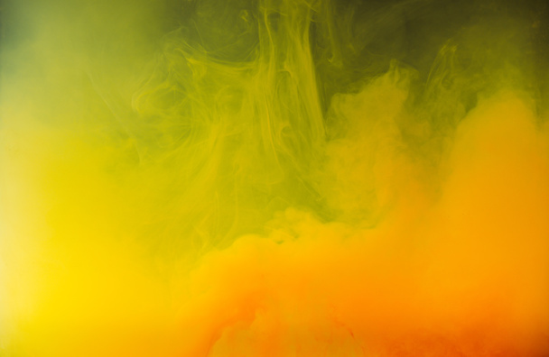 absztrakt sárga és narancssárga festék robbanás, művészeti háttér  - Fotó, kép