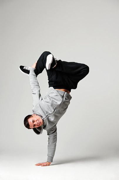 хіп-хоп танцівниця на сірому фоні
 - Фото, зображення