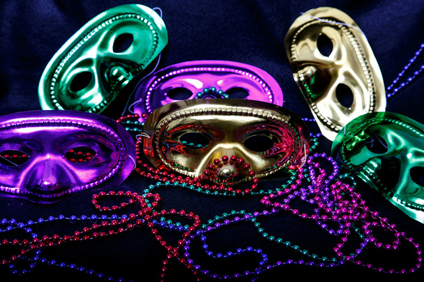 Mardi Gras maszkok és gyöngyök - Fotó, kép