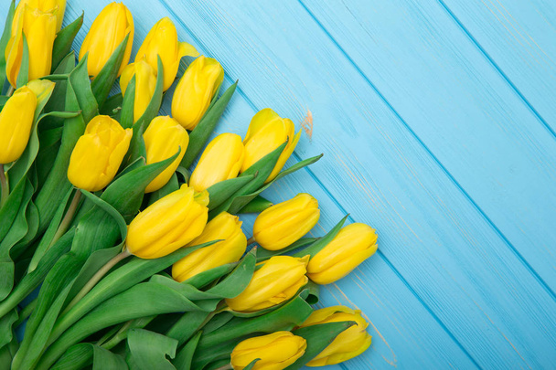 tulips on wood background - Foto, Imagem