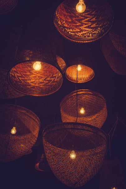 Lampe en bois Éclairage et décoration
. - Photo, image