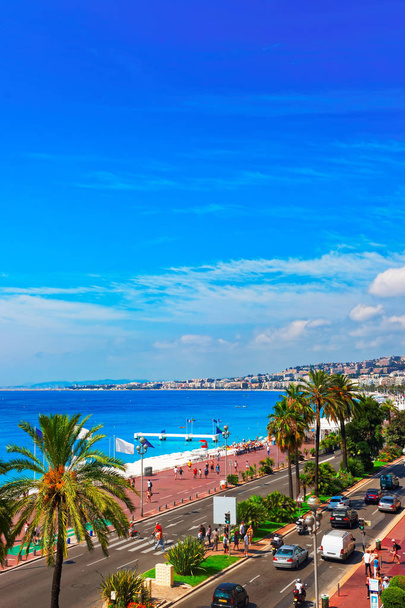 Nice, Fransa, yaz aylarında İngilizce mesire Sokağı. Koyu ve Plajı görünümü - Fotoğraf, Görsel