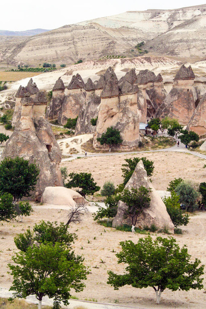 upeita kallioperän muodostelmia kutsutaan keiju savupiiput laaksossa Goreme, Cappadocia, Turkki
  - Valokuva, kuva