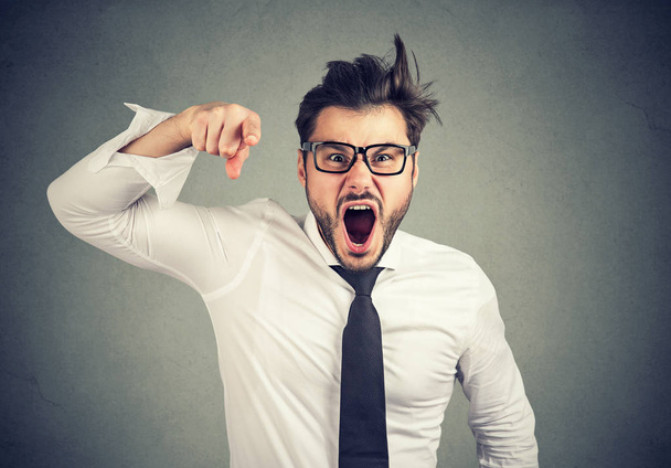Angry young mad business man accusing someone screaming  - Foto, Imagen