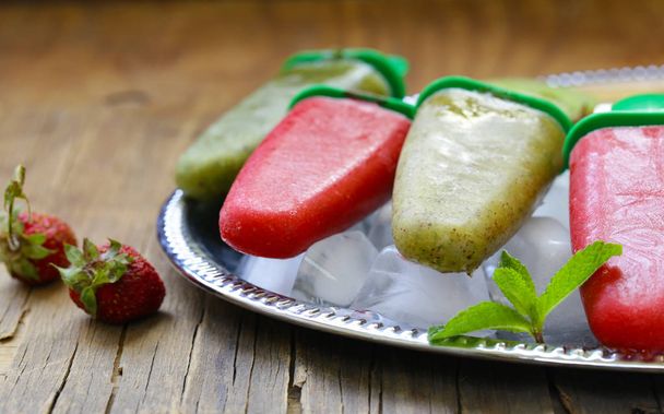 organic homemade fruit ice cream - strawberry and kiwi fruit - Photo, Image