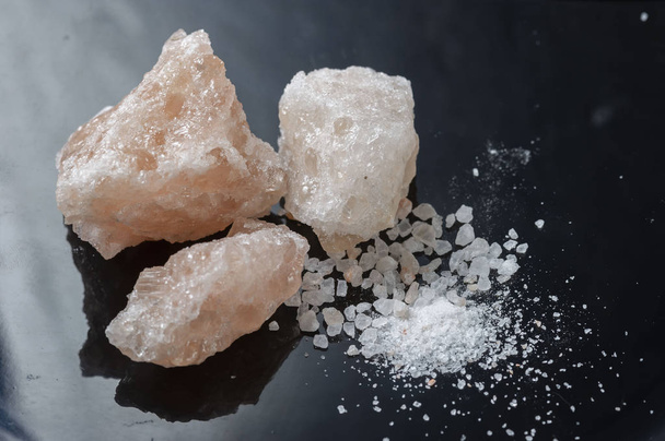 Condimento de sal natural de roca
 - Foto, Imagen