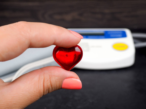 Equipo médico para comprobar la salud del corazón, Esfigmomanómetro manual de presión arterial
. - Foto, Imagen