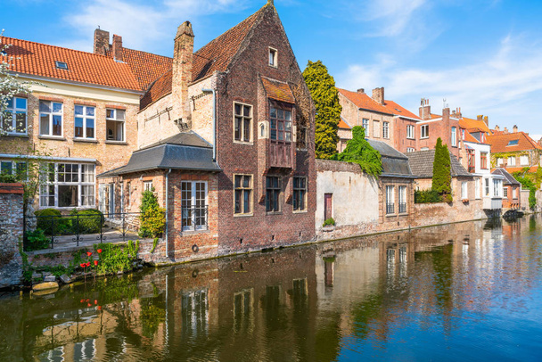 View of a canal and old historical buildings in Bruges, Belgium - Φωτογραφία, εικόνα