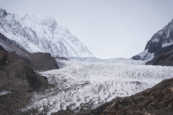 Passu παγετώνα βρίσκεται στη νότια πλευρά του χωριού Passu στο φάσμα Karakoram, Γκιλγκίτ Μπαλτιστάν, βόρεια του Πακιστάν, Ασία - Φωτογραφία, εικόνα