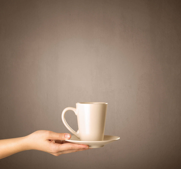 Female hand holding tea mug - Foto, Imagem