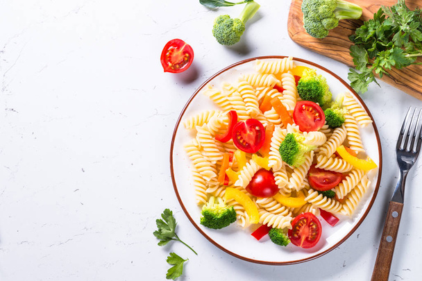 Vegan pasta fusilli with vegetables on white.  - Foto, Imagem