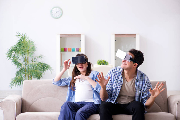 Young couple trying virtual reality glasses goggles - Foto, Imagem