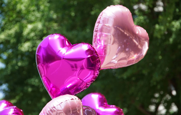 Το σχήμα καρδιάς ροζ συννεφάκι που επιπλέει - Φωτογραφία, εικόνα