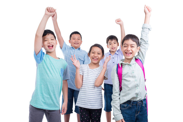 Ryhmä onnellisia aasialaisia lapsia valkoisella taustalla
 - Valokuva, kuva