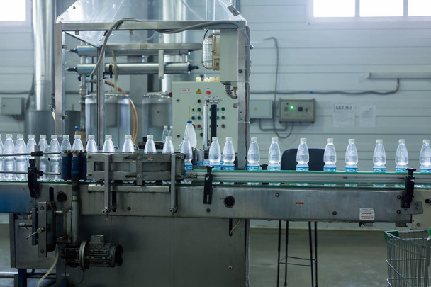 Линия производства питьевой воды в промышленности
 - Фото, изображение