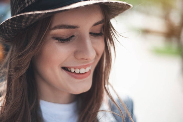 Cheerful young lady is smiling outdoors - Foto, Bild