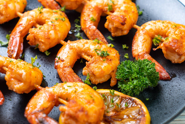 Grilled tiger shrimps skewers with lemon - seafood style - Фото, зображення