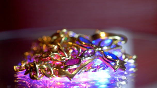 Krásný luxusní zlaté šperky - Záběry, video