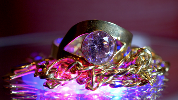 Prachtige luxe gouden sieraden - Video