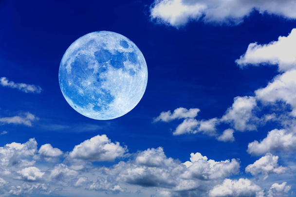 Super lua de fundo céu noturno com nublado
  - Foto, Imagem