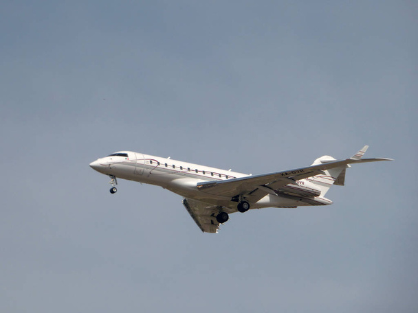 Αεροπλάνο που λαμβάνει θέση για προσγείωση στη Μαδρίτη - Φωτογραφία, εικόνα
