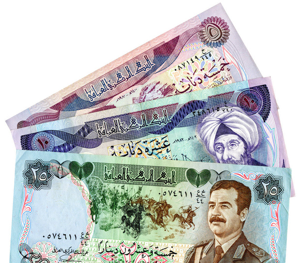 Oude verschillende bankbiljetten van Irak geïsoleerd op witte achtergrond - Foto, afbeelding