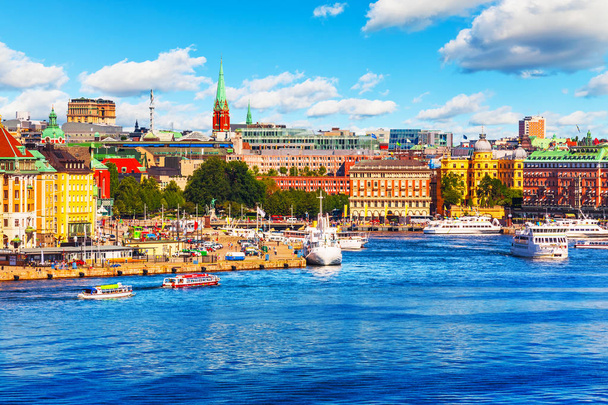 Scenic summer panorama of the Old Town (Gamla Stan) pier architecture in Stockholm, Sweden - Foto, Imagem