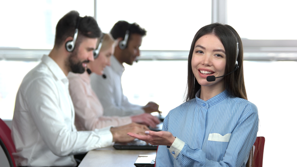 Trabajadora de call center recomienda a sus colegas
. - Imágenes, Vídeo