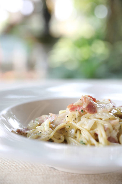 Spaghetti carbonara white sauce with bacon and cheese - 写真・画像