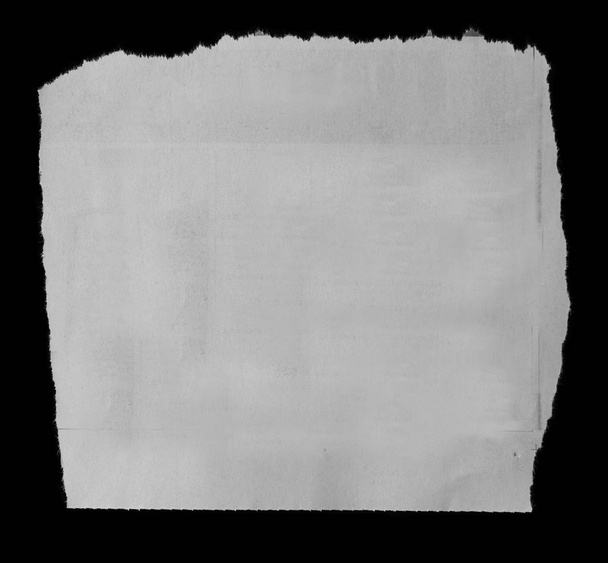 Kawałek podartego papieru na czarno - Zdjęcie, obraz