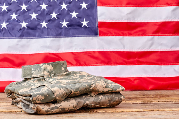Vêtements de camouflage soigneusement pliés de nous soldat de l'armée
. - Photo, image