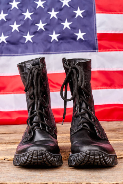 Military soldier boots against american flag background. - Zdjęcie, obraz