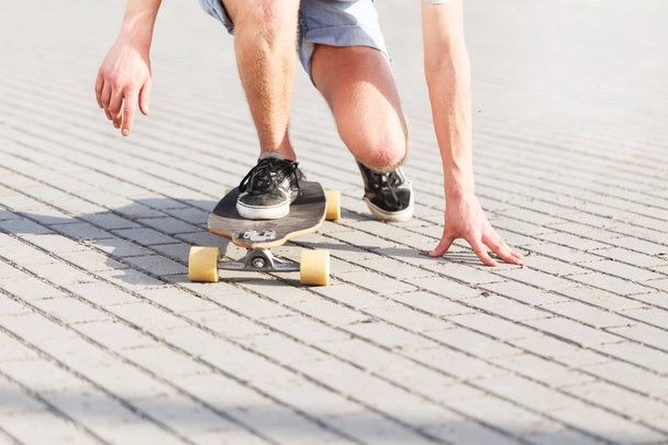 Low Set by Skateboarder - Foto, afbeelding