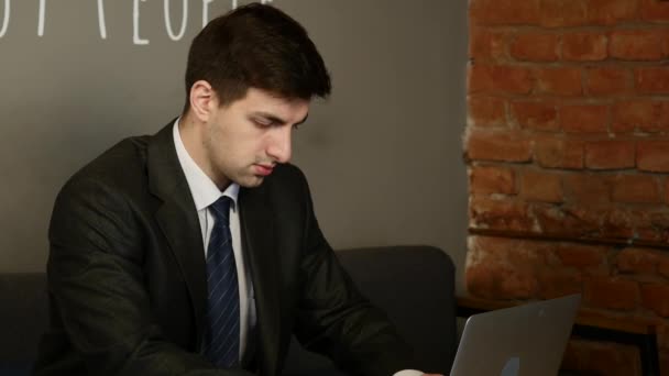 Businessman using computer in cafe - Кадри, відео