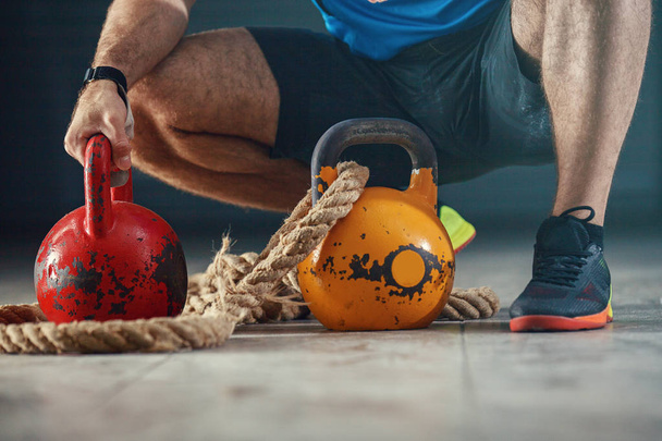 Young strong man is  training with kettlebell. - Foto, Imagem