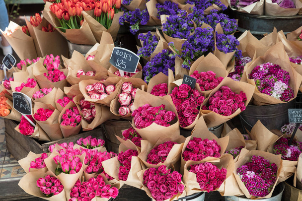 Bouquets of flowers for sale at an Australian market in Sydney, Australia - Foto, Imagen
