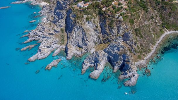 Vista aérea de la costa de Capo Vaticano en Calabria, Italia
. - Foto, Imagen