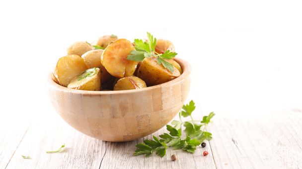 baked potatoes with herbs - Foto, Imagen