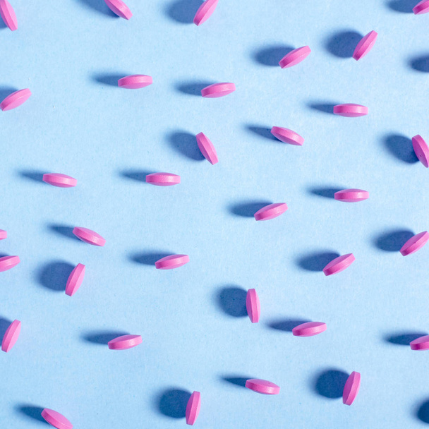 ピンクの丸い錠剤  - 写真・画像