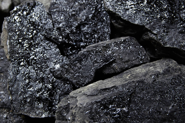 Fechar a pilha de carvão negro. Mineração de carvão
 - Foto, Imagem
