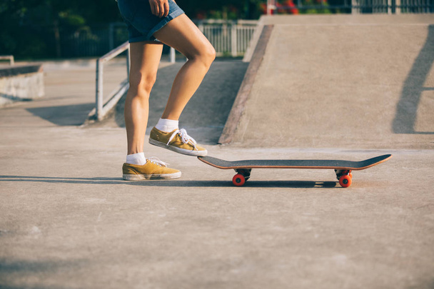 Cropped image of skateboarder practicing in skatepark - Foto, imagen