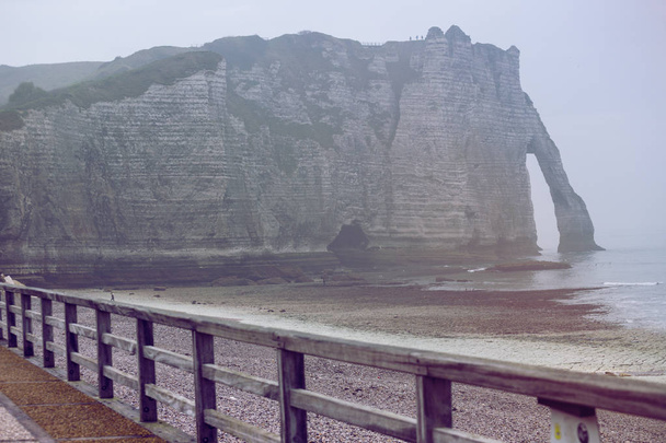 view of the famous Etretat cliffs from the embankment. France - Foto, Imagem