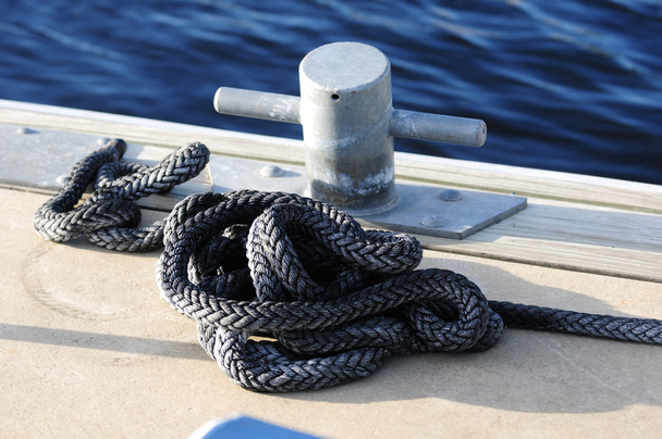 zaklínit a lano na doku - Fotografie, Obrázek