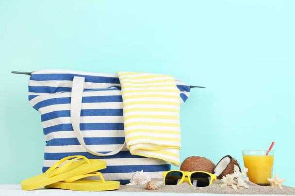 Summer accessories with seashells and glass of juice on mint background - Foto, imagen