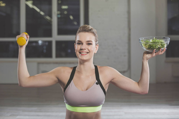 Attractive woman enjoying healthy lifestyle - Valokuva, kuva