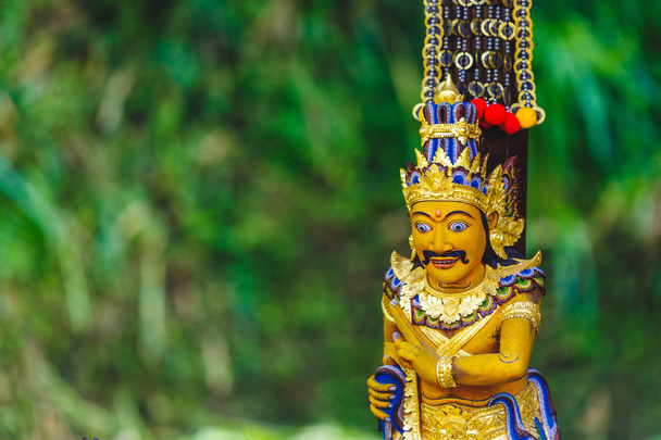 Bali dili Tanrı geleneksel heykeli yakın kadar Bali Tapınağı - Fotoğraf, Görsel