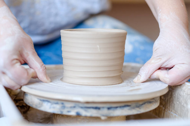 pottery handcraft hobby hands shape clay wheel - Foto, afbeelding