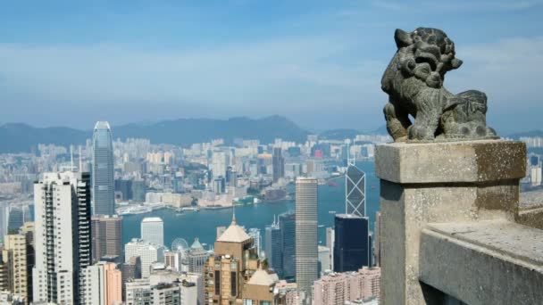 Kiinan leijona patsas Victoria huippu kuuluisa näkökulma Hongkongissa
 - Materiaali, video