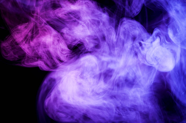 Цветной фиолетовый дым на черном изолированном фоне. Фон из дыма паров
 - Фото, изображение