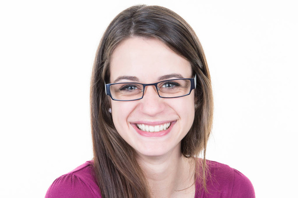 Jovem mulher usando óculos rindo feliz e bonito
 - Foto, Imagem